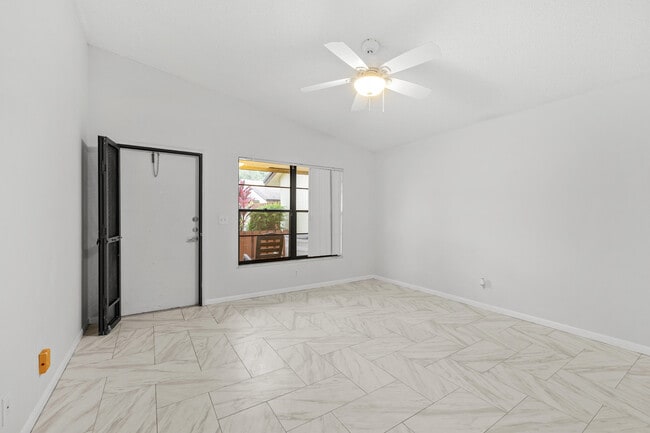Building Photo - 8019 SE Villa Cir