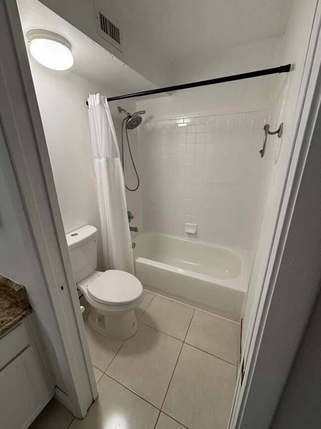 Building Photo - 811 Lyons Rd