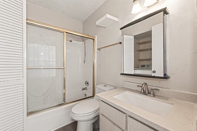 Building Photo - 13040 Greenway Chase Ct