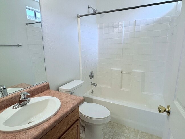 Building Photo - 3-bedroom, 2-bathroom home with walled bac...