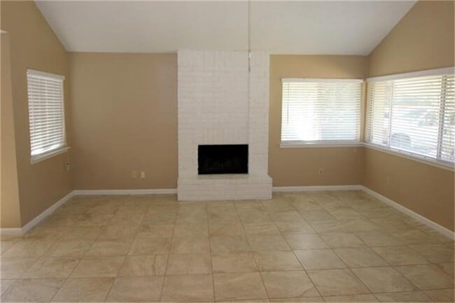 Building Photo - 4802 Maurita Dr