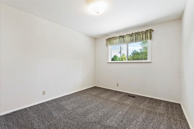 Building Photo - 6190 N Shandee Dr