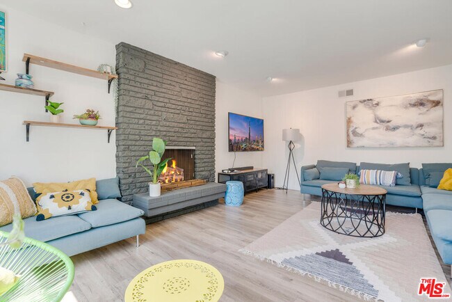 Building Photo - 5343 Tendilla Ave