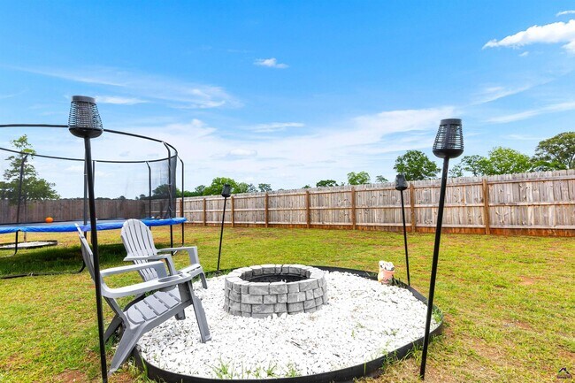 Building Photo - 241 Overton Dr
