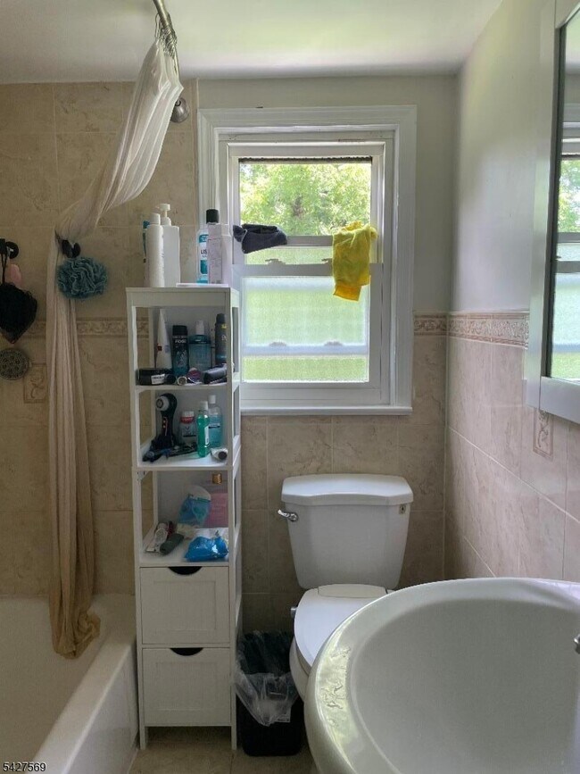 Building Photo - 1065 Sayre Rd S