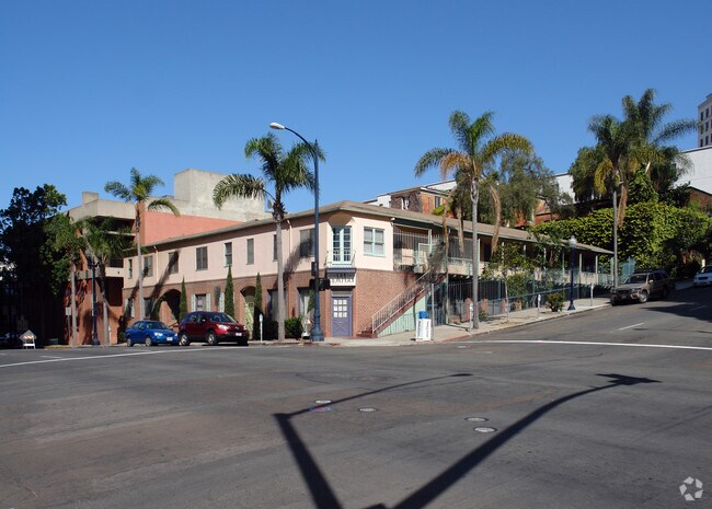 Primary Photo - Las Lomitas Apartments