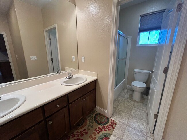 Building Photo - Beautiful & Spacious 4-Bedroom, 3-Bath Hom...
