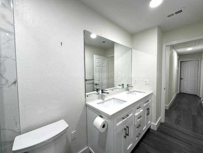 Building Photo - 9943 Bay Vista Estates Blvd