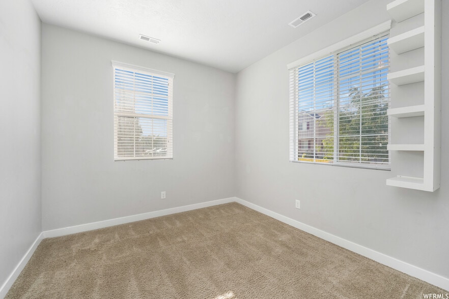 downstairs bedroom - 929 W Stonehaven Dr