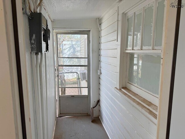 Building Photo - 1810 7th St