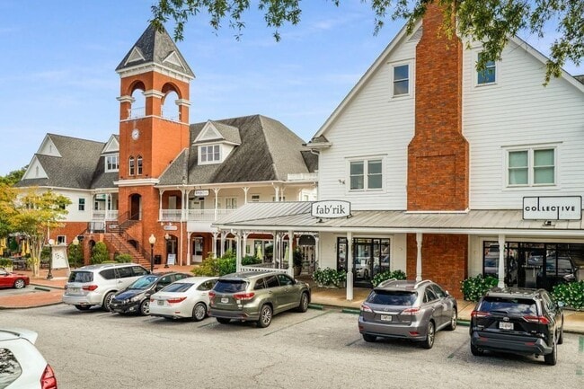 Building Photo - 3823 Paces Ferry W