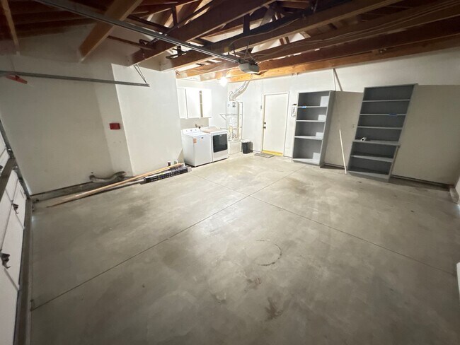 Building Photo - Welcome to Your New Home: Stunning Apartments in Monrovia