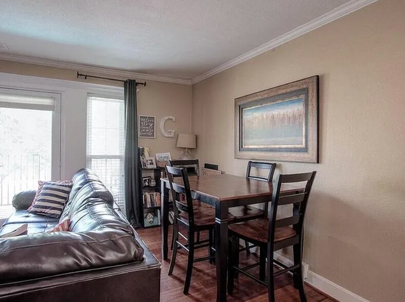 Building Photo - 4727 Jarboe St