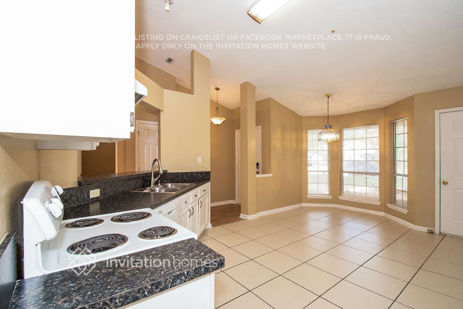 Building Photo - 8258 Lakemont Dr