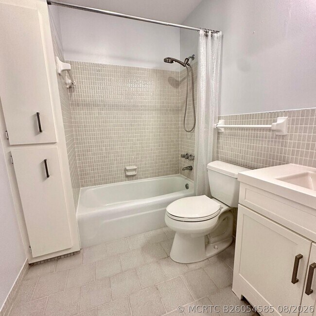Building Photo - 2171 NE 66th St