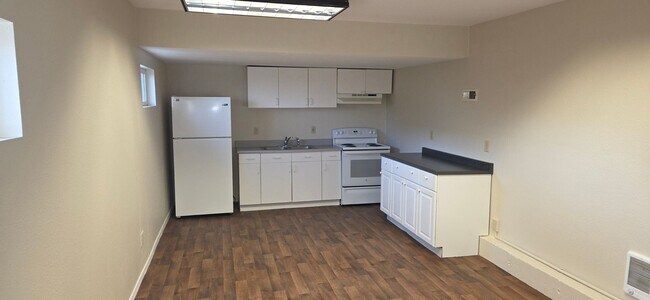 Building Photo - West Side Charmer! 1 bed, 1 bath- All Utilities & Lawn Care Included!