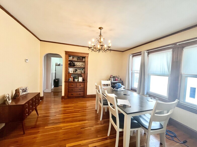 Building Photo - 81 Cresthill Rd