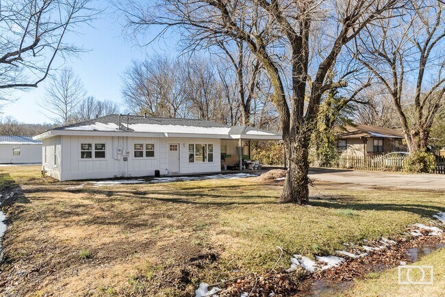 Building Photo - Hatfield Triplex 2