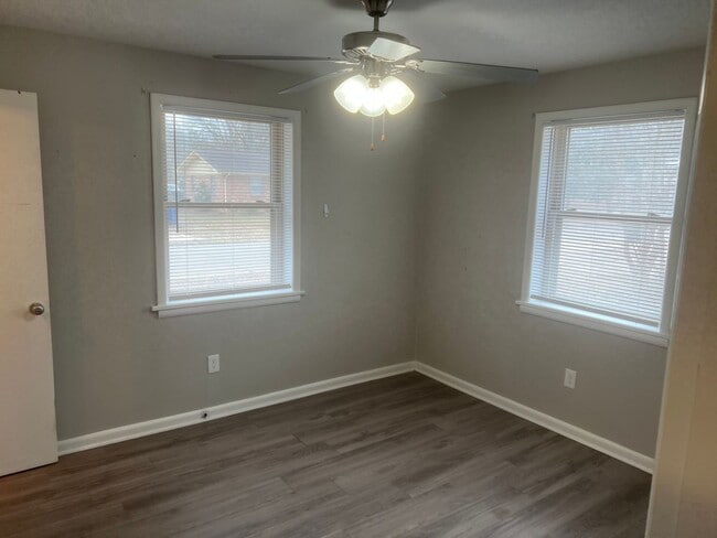 Building Photo - 3 Bed 2 Bath Home