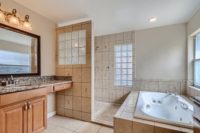 Building Photo - 212 Willow Bend Dr