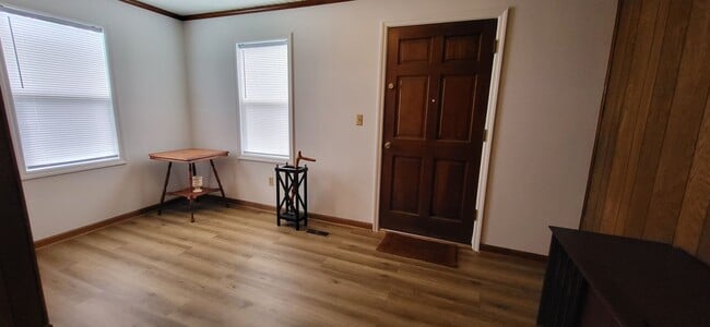 Building Photo - 2-bedroom, 1-bath partially furnished home
