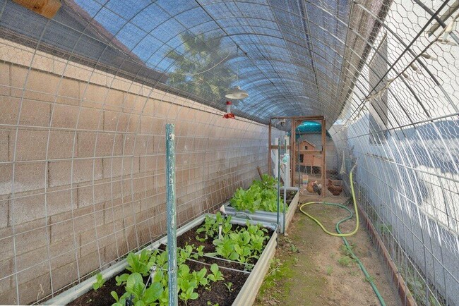 Building Photo - 45180 Debbie Dr