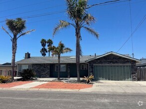 Building Photo - Spacious 3-Bedroom Home + Office/Den in De...