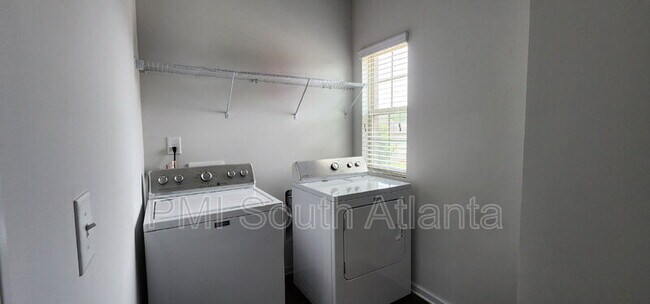 Building Photo - 633 Amrose Way