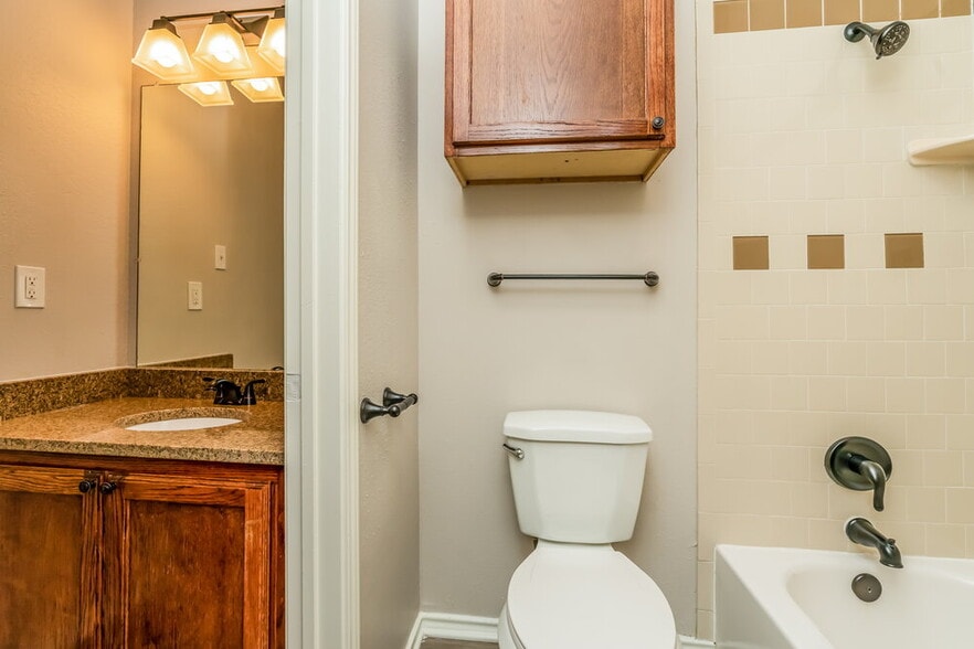 Building Photo - 602 Laurel St