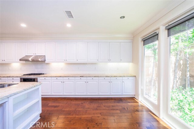 Building Photo - 33 Bromeliad
