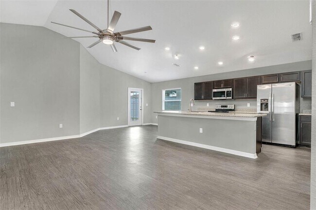 Building Photo - 1092 Zion Dr