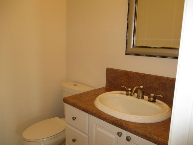 Building Photo - Rancho Bernardo 3 bedroom 2.5 bath Spaciou...