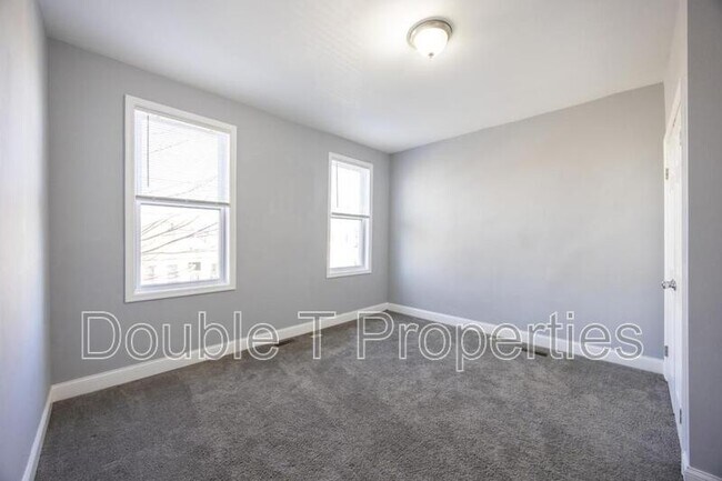 Building Photo - 10 N Ellwood Ave