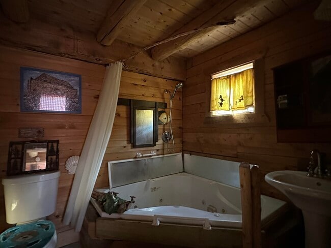 Building Photo - 14 Car Mar Ln