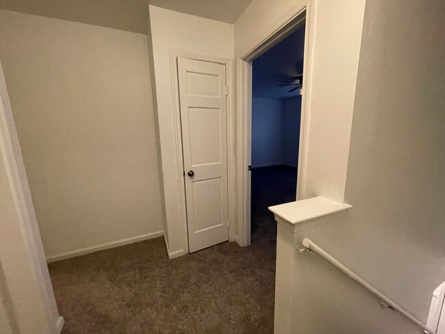Building Photo - 3 bedroom townhome! Fenced backyard.