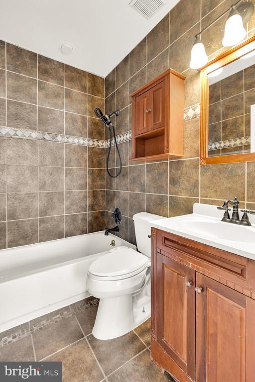 Building Photo - 1437 Rhode Island Ave NW