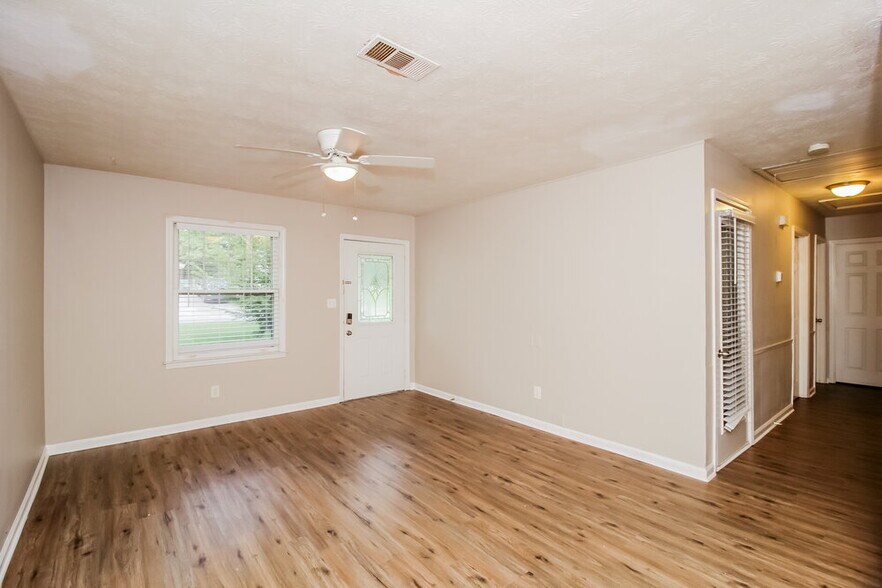 Building Photo - 6325 Wellington Way