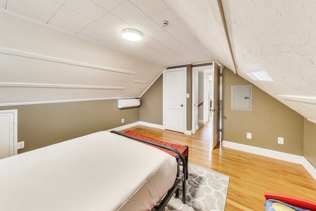 Building Photo - 40 Dunster Ln