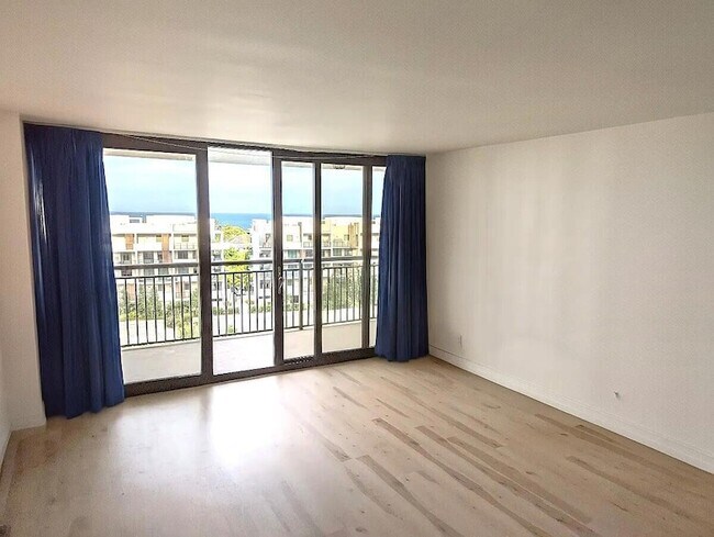 Building Photo - 3031 N Ocean Blvd