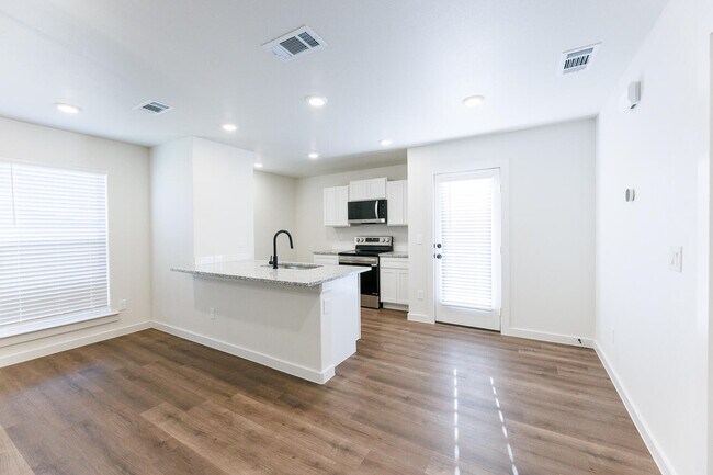 Building Photo - 6303 Volney Ave