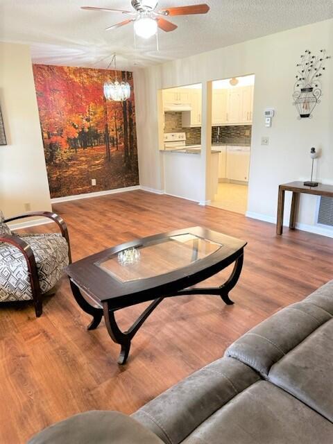 Building Photo - 441 Pine Glen Ln