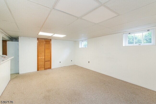 Building Photo - 3 Greenridge Dr