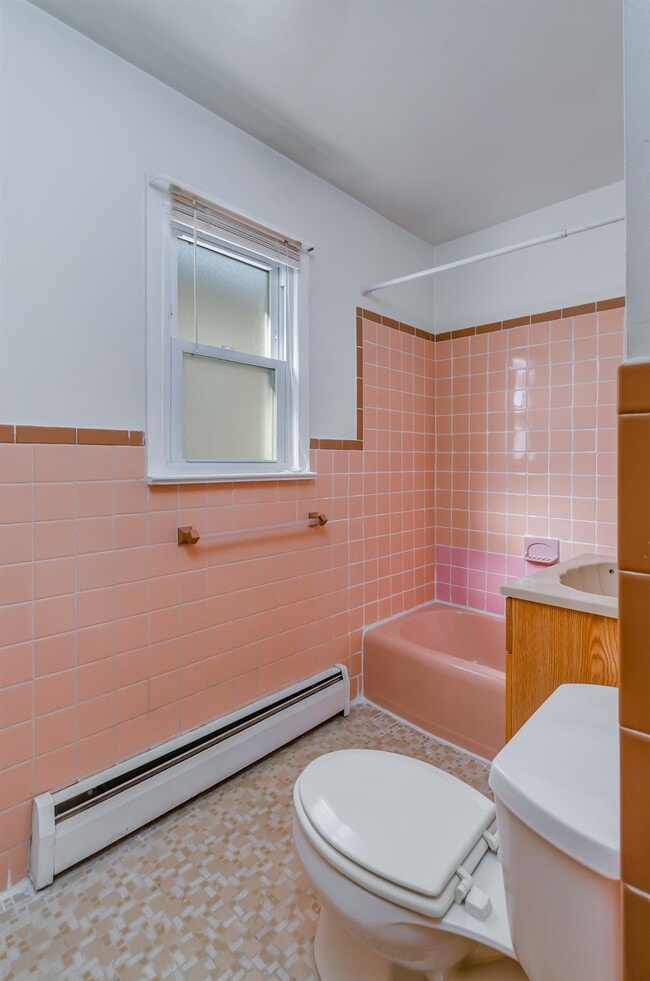 Building Photo - 129 Garfield Ave