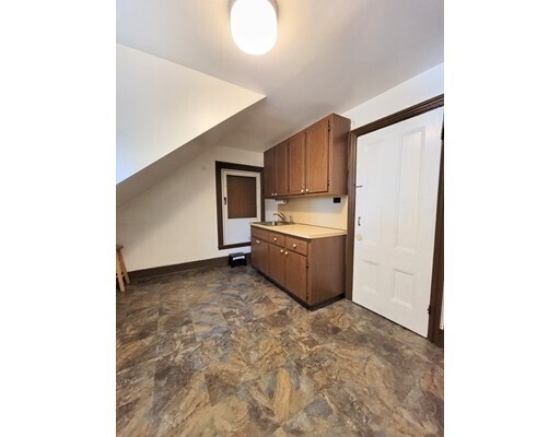 Building Photo - 33 Oak St