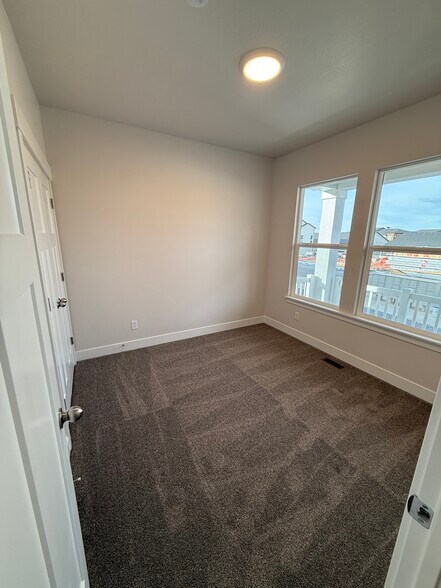 Building Photo - 4805 S Heartwood Rd