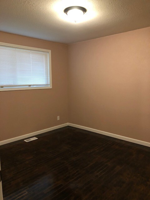 Building Photo - Lovely 3 Bed 1 Bath Home