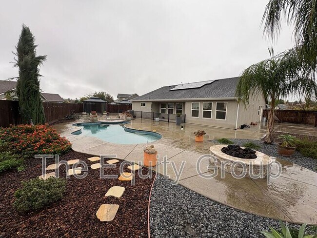 Building Photo - 4201 W Wren Ave