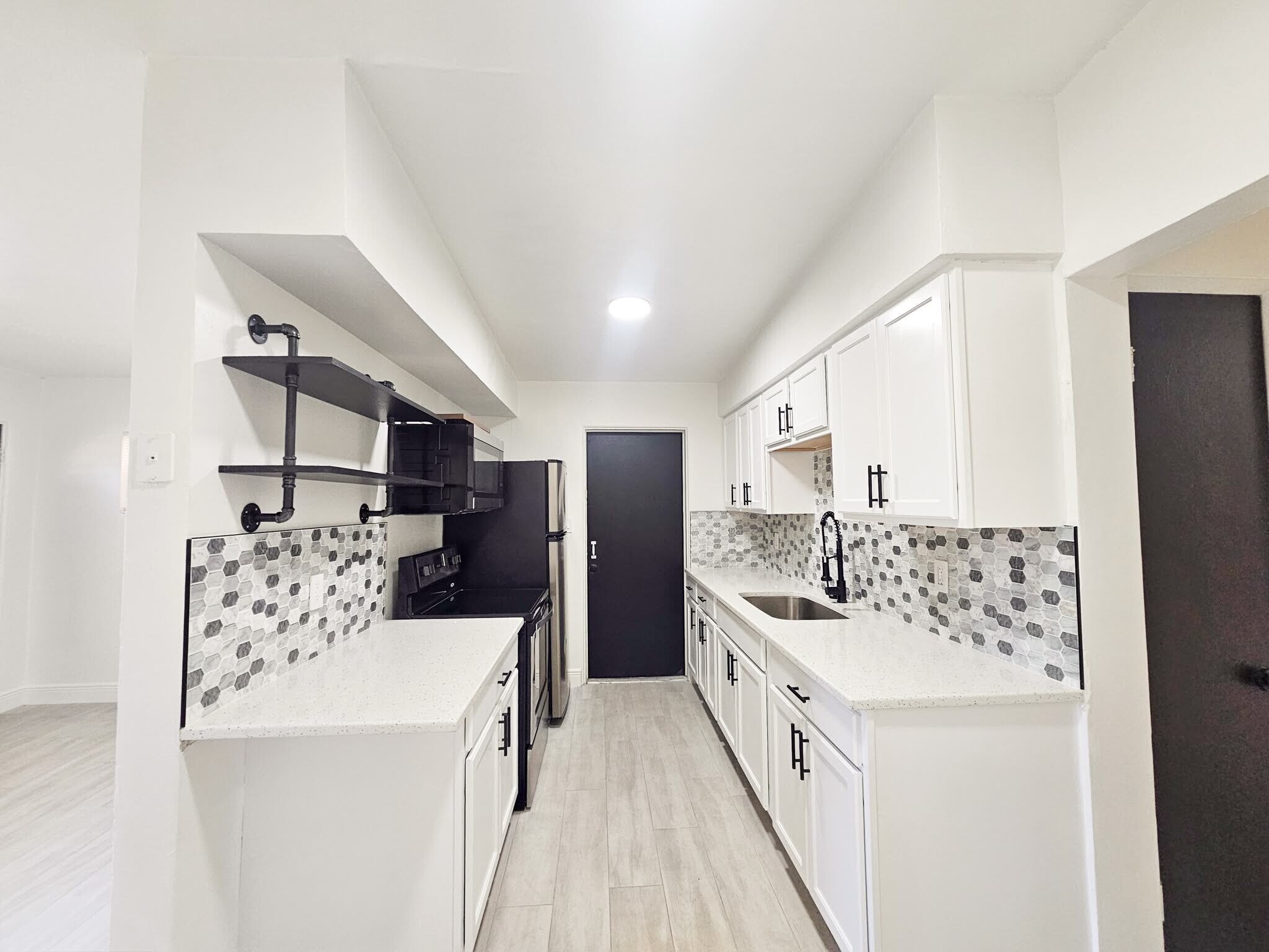 Kitchen - 1103 E South St