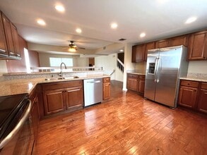Building Photo - Great townhome in Del Cerro!