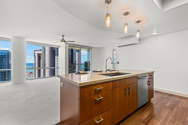 Building Photo - 555 South St